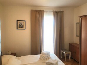 2 slaapkamers, een strijkplank/strijkijzer, wifi