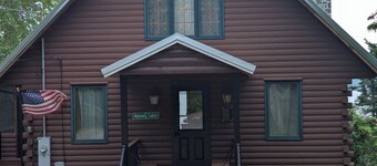   Waterfront cabin/Military discount/ Kayaks/ Fire pit/ beach/No pet fee/ deck
