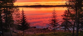   Waterfront cabin/Military discount/ Kayaks/ Fire pit/ beach/No pet fee/ deck