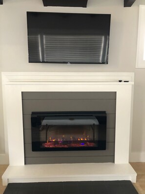 Interior - Newly renovated, Reserved Parking, Rooftop Deck, HVAC Steps to Bay Beach & Shops (Newport Beach)