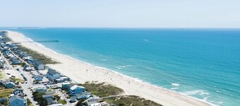 Oceanside Haven:- Home Steps to Beach w/ Massive 2 Story Deck & Hot Tub!