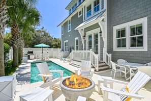 屋外ダイニングエリア