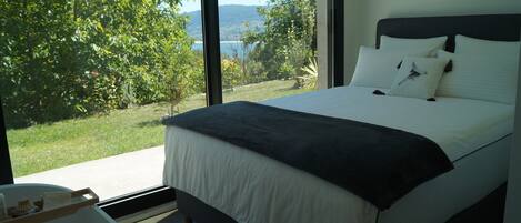 1 多间卧室、熨斗/熨衣板、上网接入、床单