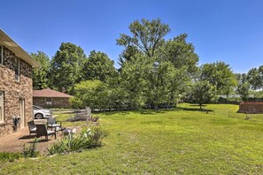 Property grounds - Garden-Level Hendersonville Apt: 20 Mi to Broadway (Hendersonville)