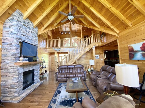 MOUNTAIN TOP CABIN WITH PARTNERING MARINA ON NORRIS LAKE