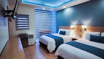 Chambre Quadruple | Salle de bain | SĂšche-cheveux, serviettes fournies, savon, shampoing