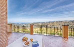 Outdoor dining - Villa Aurora " Villa Grande" (Laureana Cilento)