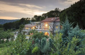 المنشأة من الخارج