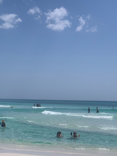 Close to Seaside! Cozy Cottage. Private heated pool 