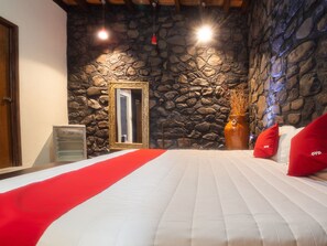 Superior Room | Minibar, desk, iron/ironing board, free WiFi - Hotel Boutique Don Porfirio (Apaseo el Grande)