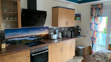 Kühlschrank, Mikrowelle, Ofen, Geschirrspüler