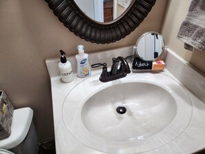 Combined shower/bathtub, hair dryer, towels, soap