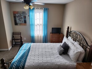 3 bedrooms, desk, iron/ironing board, free WiFi