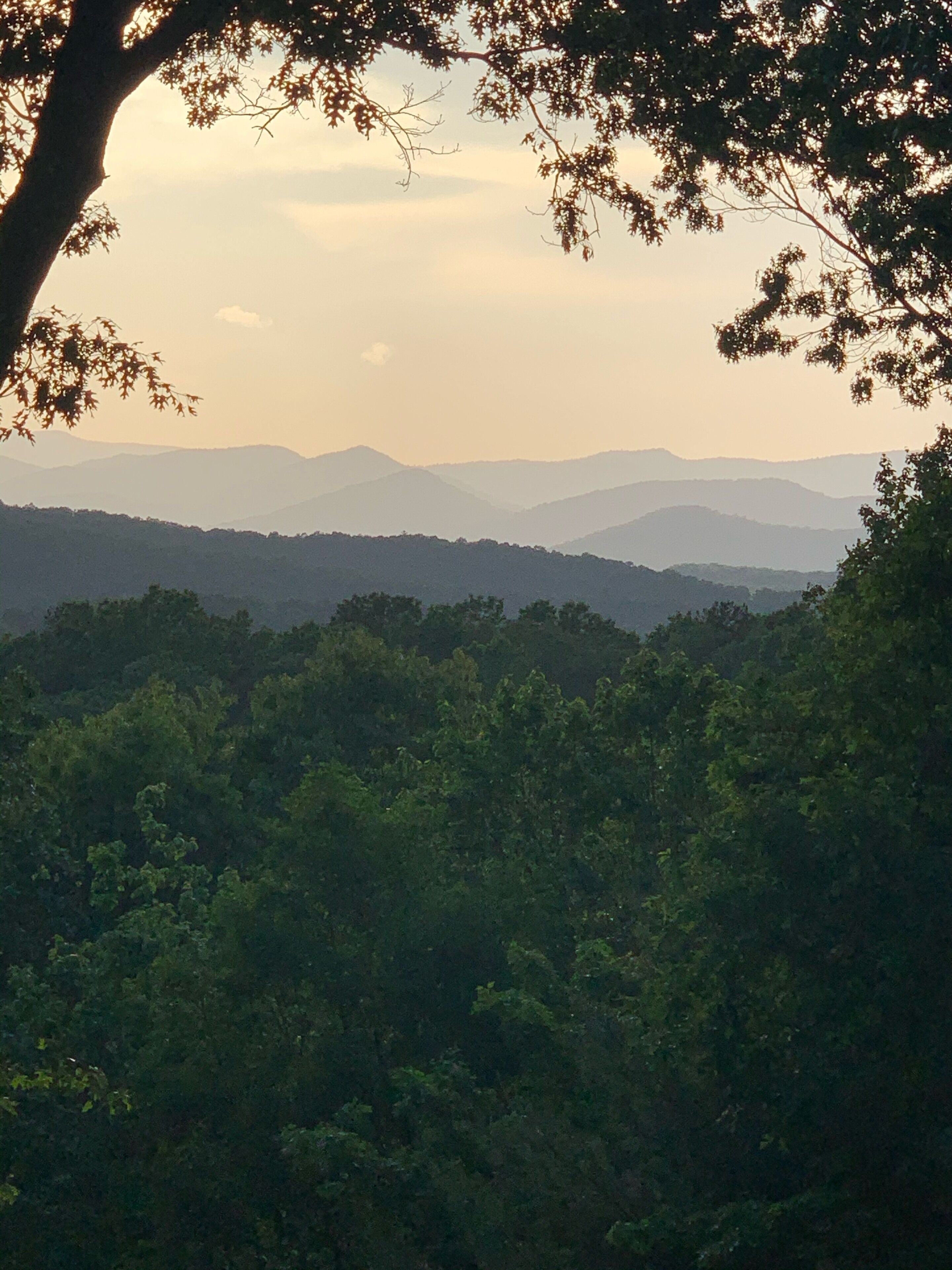 Mountain Views, Hot Tub, Pool table, pets welcome