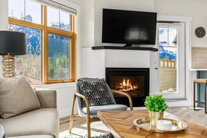 TV, fireplace