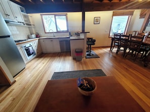 In-room dining - SNOWED INN apartment (Dinner Plain)