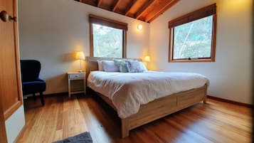 Deluxe Apartment, 4 Bedrooms, Fireplace, Mountainside | 4 bedrooms, iron/ironing board, free WiFi, bed sheets
