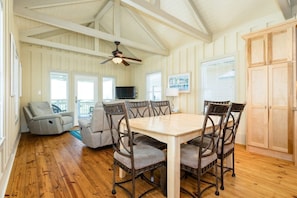 Dining - Laguna Harbor Cottage (Bolivar Peninsula)