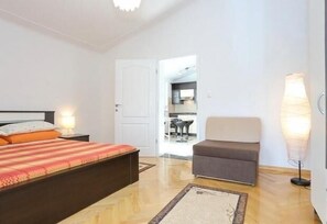 1 bedroom, iron/ironing board, WiFi