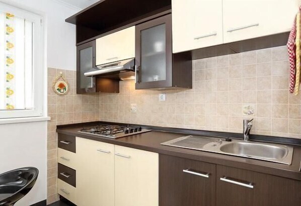 Fridge, microwave, stovetop, coffee/tea maker