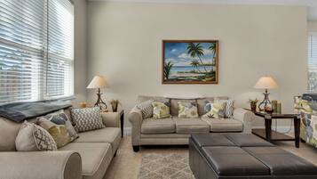 Rumah (Happy Ours (4/3)) | Ruang keluarga