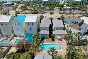 House (Happy Ours (4/3)) | Pool