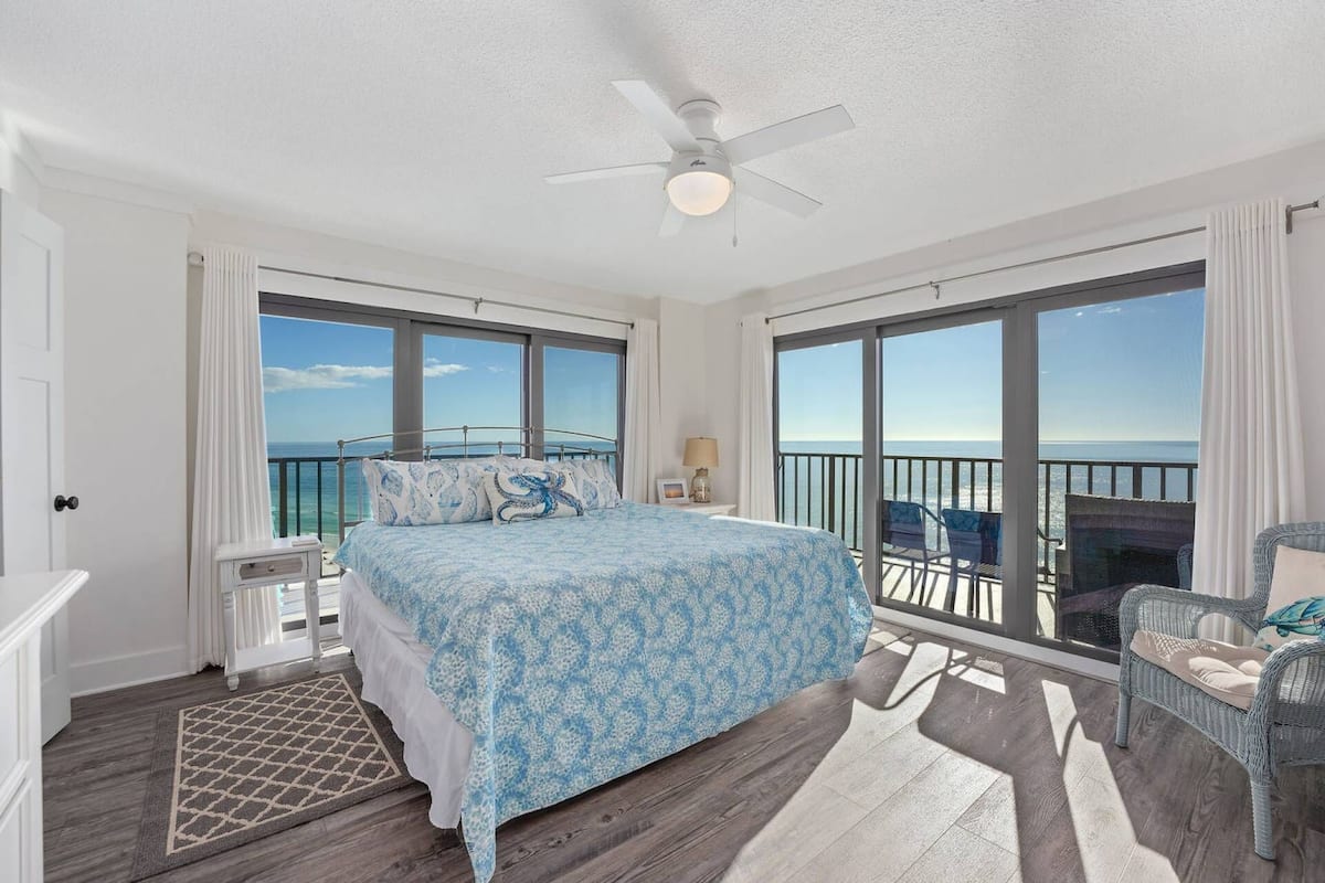 Condo (Commodore 1201 (3/3)) | 3 bedrooms