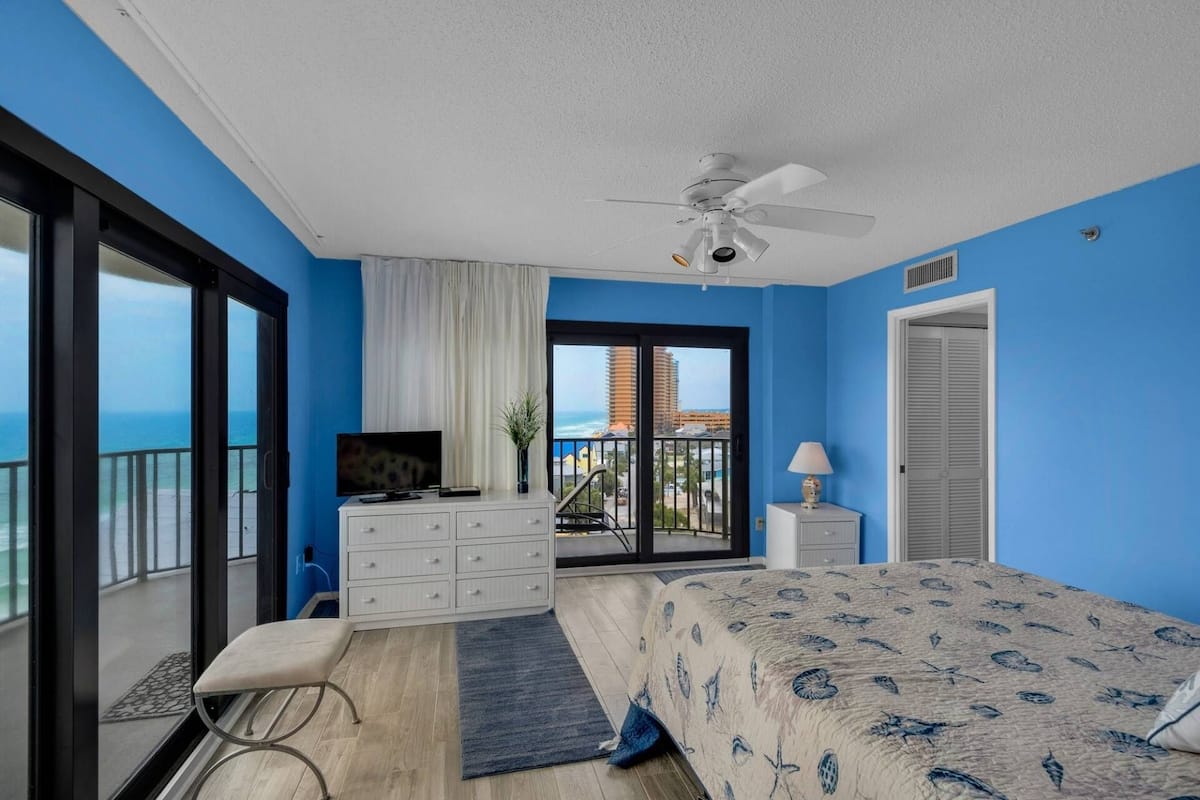 Condo, 3 Bedrooms (810) | 3 bedrooms