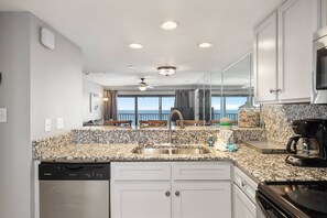 Condo, 3 Bedrooms (1105) | Private kitchen