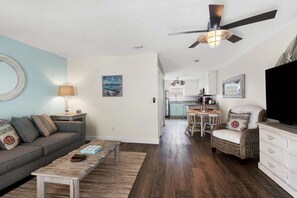 House (Good Times and Tan Lines (2/2)) | Living room