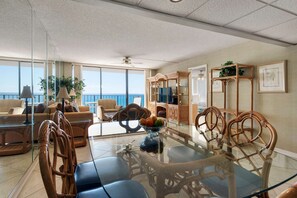 Condo (Edgewater Beach Resort Tower 3- 811 () | Living room