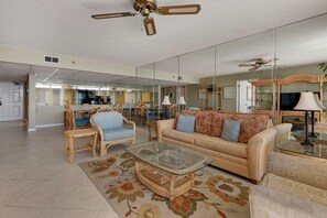 Condo (Edgewater Beach Resort Tower 3- 811 () | Living room