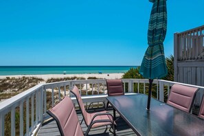 บ้านพัก (Emerald Winds (2/2.5)) | ระเบียง