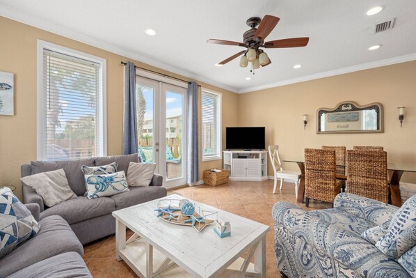 Condo (All Decked Out - 140 Southfield (4/3)) | Exterior