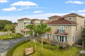 Condo (All Decked Out - 140 Southfield (4/3)) | Exterior