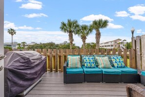 Condo (All Decked Out - 140 Southfield (4/3)) | Exterior