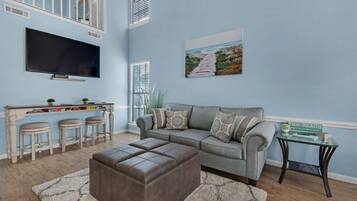 Kondominium (Horizon South Unit 53D (2/2)) | Ruang keluarga | TV layar datar dan pemutar DVD