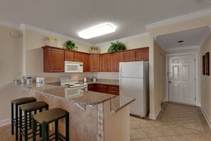 Condo | Private kitchen | Fridge, microwave, dishwasher, coffee/tea maker - Twin Palms 1705 (Panama City Beach)