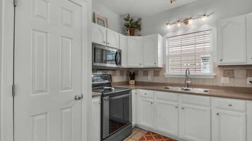 House (Tickled Turtle Beach House (3/2)) | Private kitchen