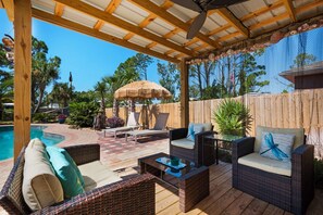 Ferienhaus (Tickled Turtle Beach House (3/2)) | Balkon