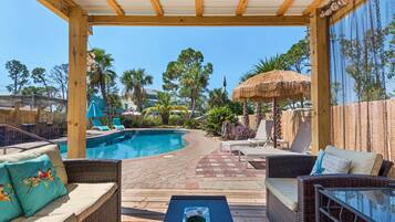 Rumah (Tickled Turtle Beach House (3/2)) | Kolam renang