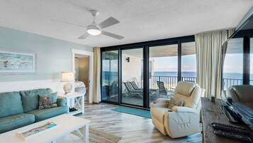 Kondominium (Watercrest 509 (2/2)) | Ruang keluarga | TV