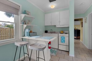 Cottage (Mermaid Tales (2/1)) | Private kitchen