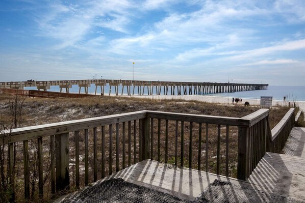 Cottage (Mermaid Tales (2/1)) | Balcony