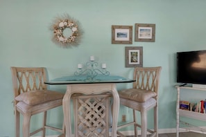 Cottage (Mermaid Tales (2/1)) | Private kitchen