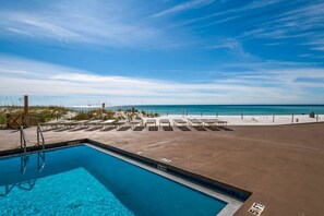 Condo | Piscina | Piscina externa