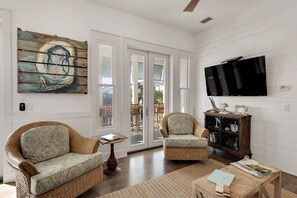 House | Living room | Flat-screen TV, DVD player - Rock Lobster (Panama City Beach)