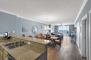 Condo (Ocean Reef 1701(4/3)) | 4 quartos, Wi-Fi de cortesia