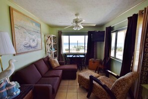 Condo (Oceanna 18 (1/1)) | Living room - Oceanna 18 (Panama City Beach)