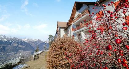 Maisonette "Meraner Blick" with Balcony & Wi-Fi; Parking Available